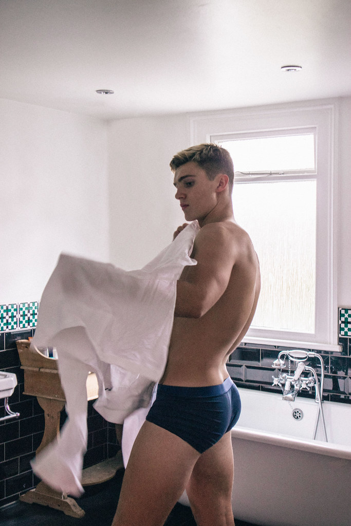 At home with Freddie – Coitus Online